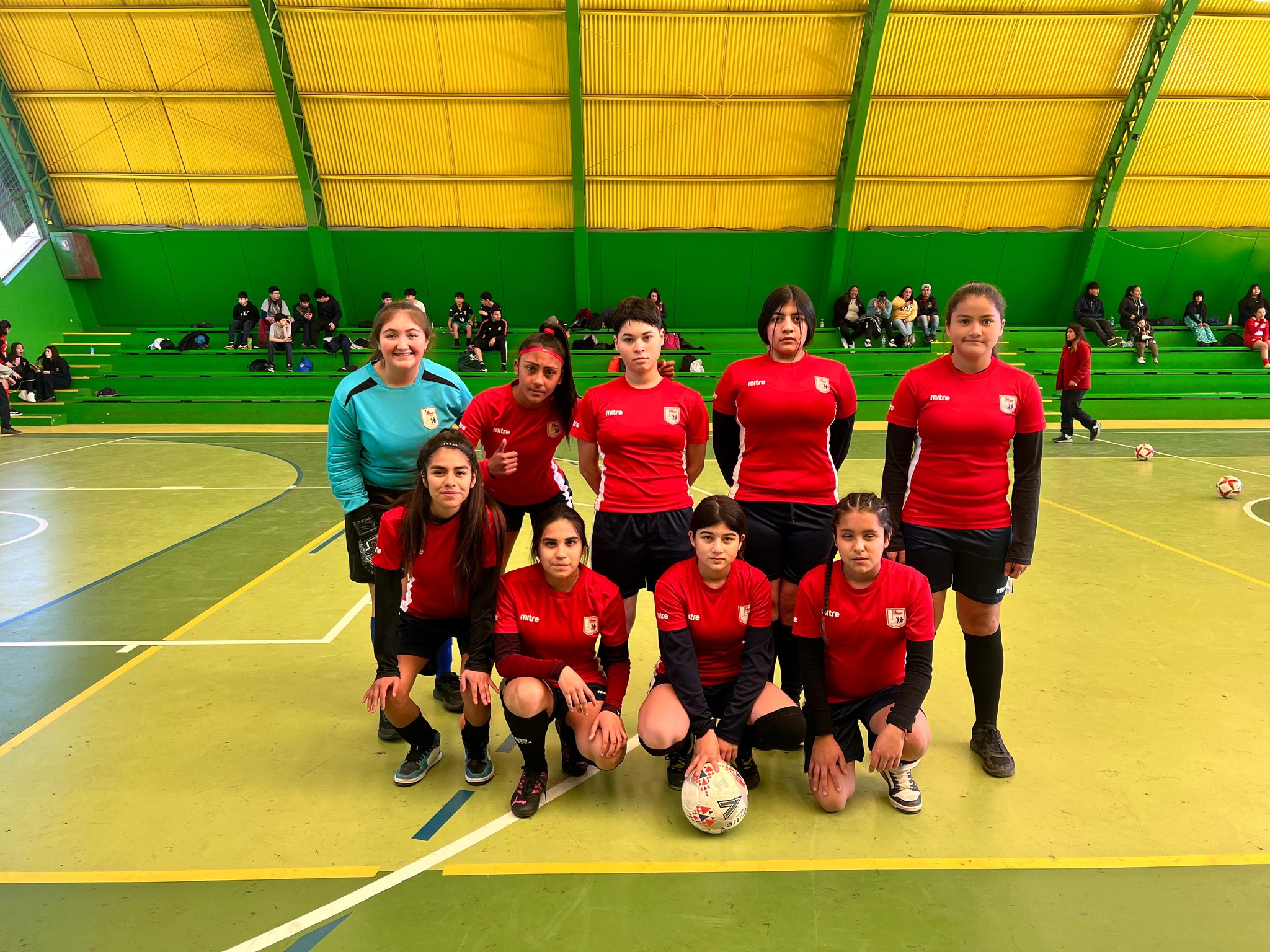 Estudiantes representando al Colegio en los Juegos Deportivos Escolares