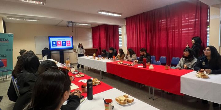 Director Regional de SENDA realiza reunión para funcionarios municipales en nuestro Colegio