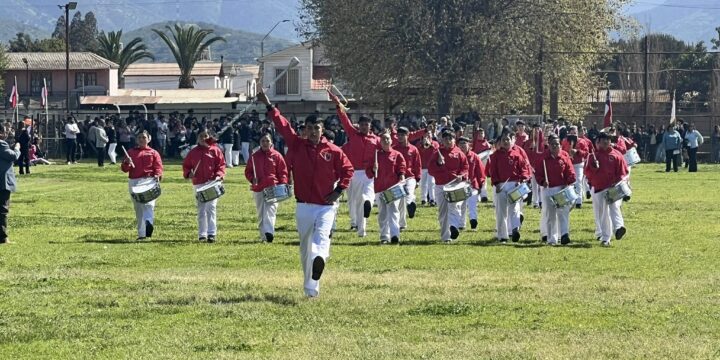 Hoy nuestro colegio participó en el desfile con gran orgullo y compromiso.