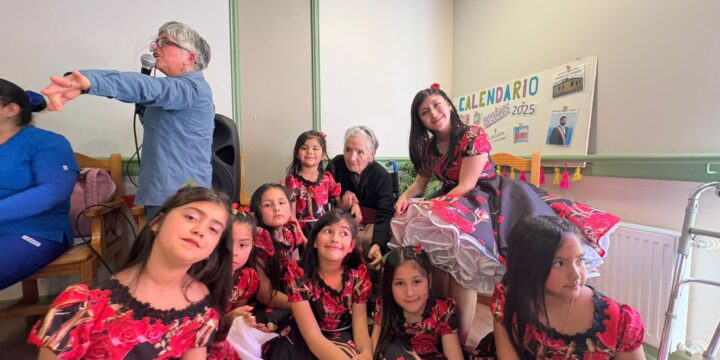 Compartimos con alegría las fotos de la presentación de nuestro Taller de Cueca en el Hogar de Ancianos de Nogales.
