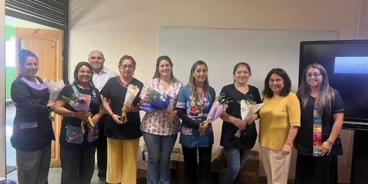 Directora reconoce a cada una de las Funcionarias por el Día Internacional de la Mujer