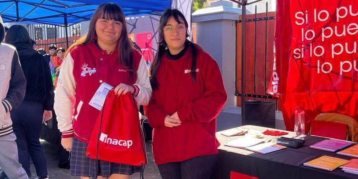 Estudiantes del 3ro y 4to medio participan en Feria Vocacional