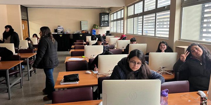 ¡NUESTROS CUARTOS MEDIOS SE PREPARAN PARA LA PAES!